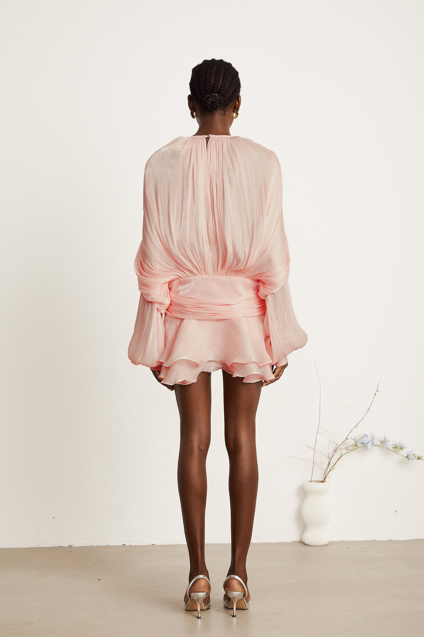Patricia | Mini vestido con volantes y pliegues en color rosa