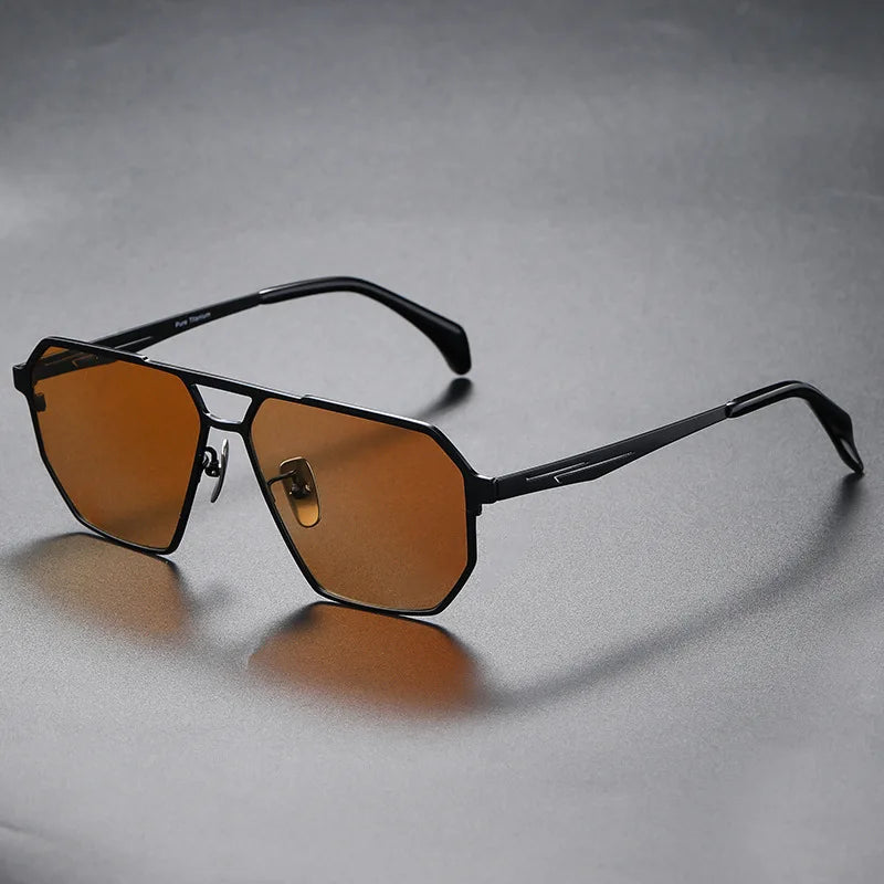 Roman | Gafas de Sol de Precisión en Titanio - Ceniza Dorada