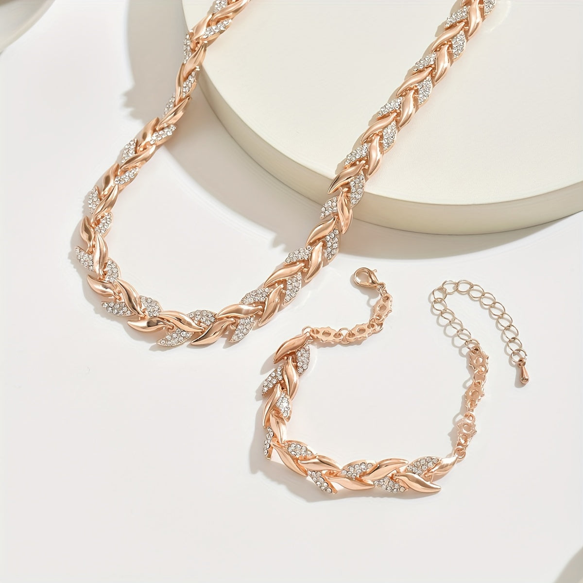 Elegante conjunto con cola de pez en cristal