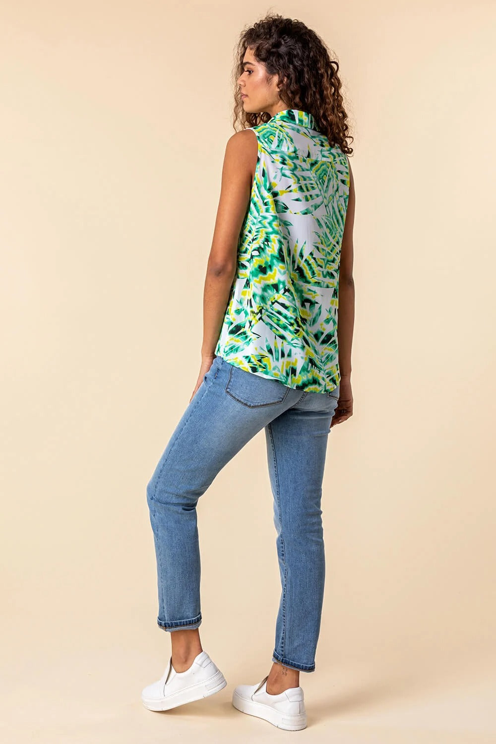 MARSELLA | Blusa verde con estampado tropical y botones