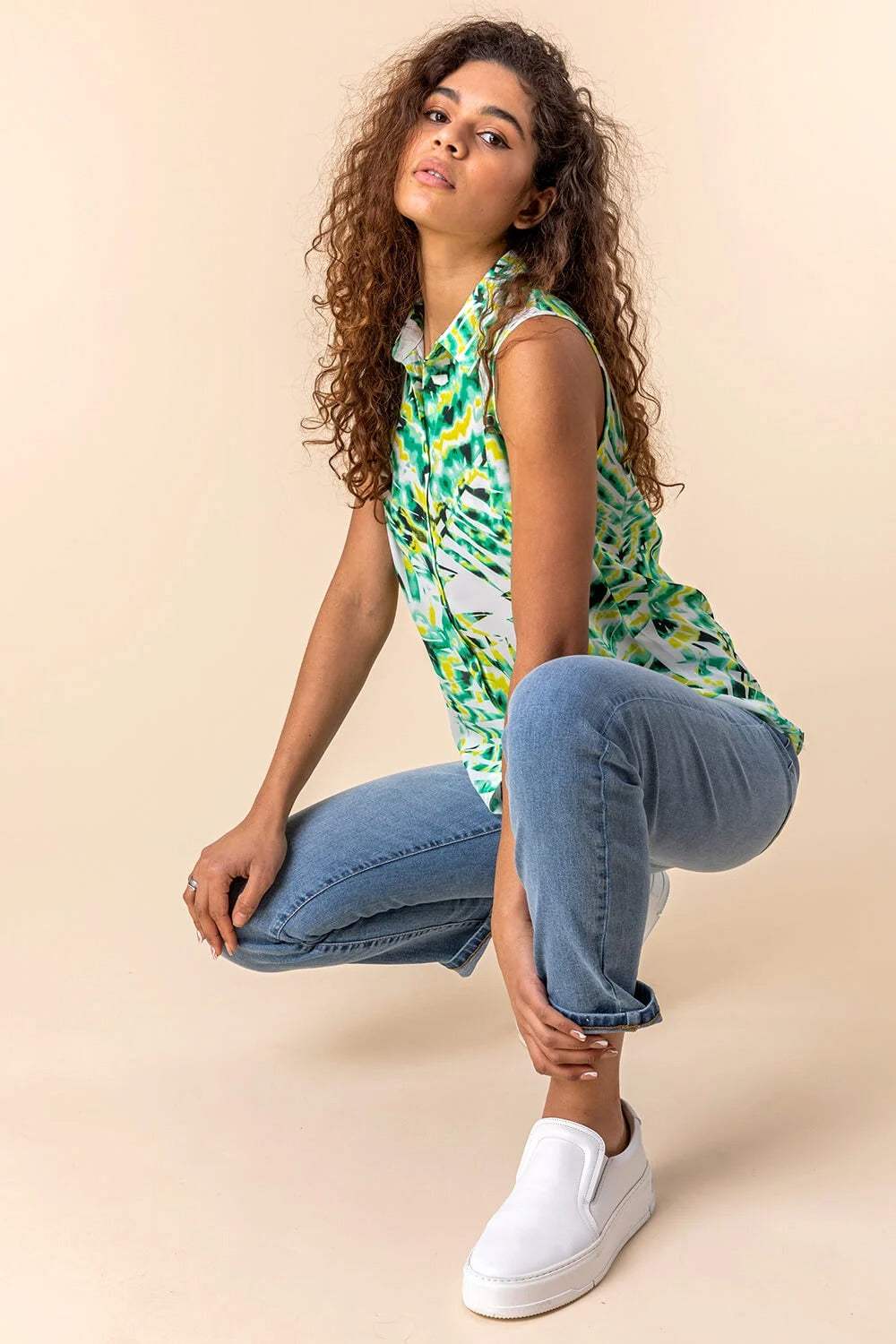 MARSELLA | Blusa verde con estampado tropical y botones